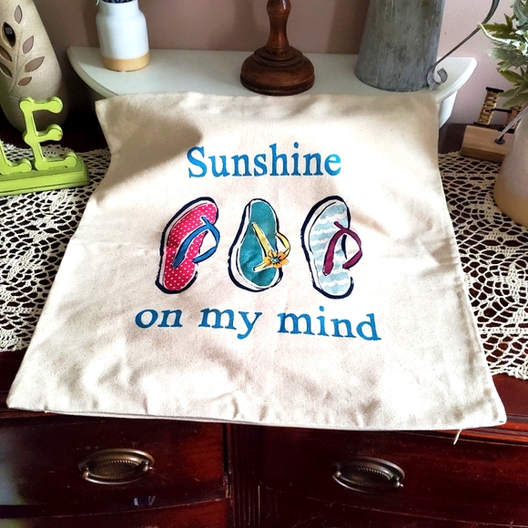 Thirty One "Sunshine On My Mind" Decorative Pillow Zippered Cover - Picture 1 of 3